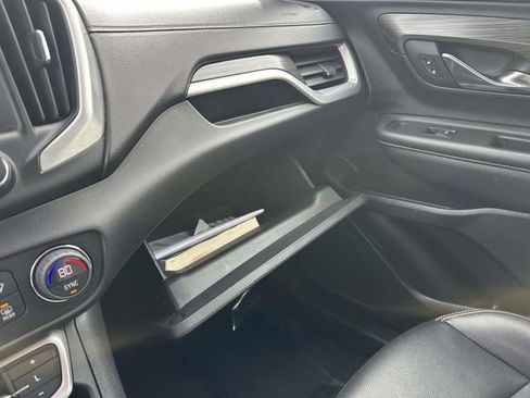 Used 2024 GMC Terrain SLT image 18