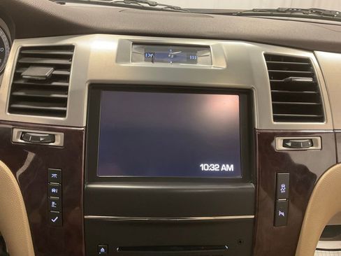 Used 2013 Cadillac Escalade ESV Premium AWD/4WD image 18