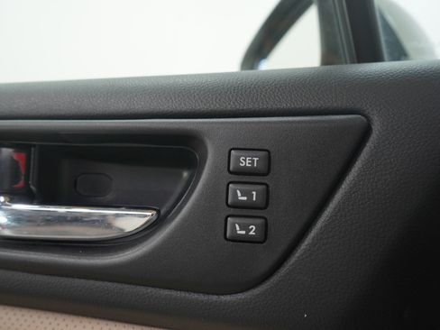 Used 2017 Subaru Outback 2.5i Limited image 18