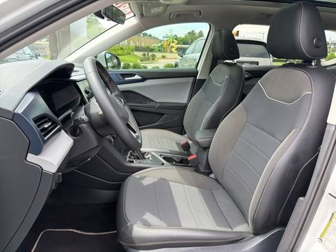 Used 2023 Volkswagen Taos SE w/ Panoramic Sunroof Package FWD image 22