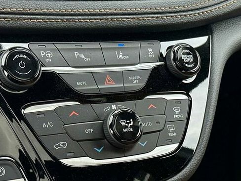 New 2023 Chrysler Pacifica Pinnacle image 22