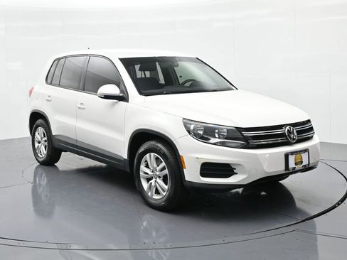 Used 2014 Volkswagen Tiguan S image 4