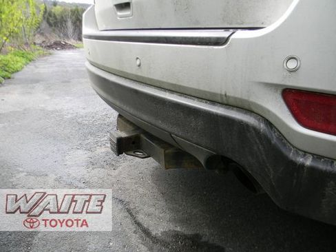Used 2021 Jeep Grand Cherokee Laredo AWD/4WD image 2