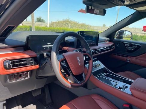 New 2026 Lincoln Aviator Reserve w/ Jet Appearance Package AWD/4WD image 9