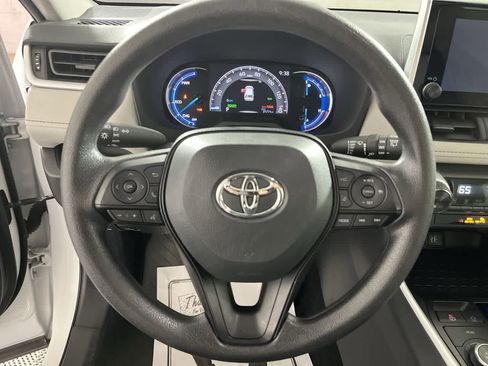 Used 2025 Toyota RAV4 XLE AWD/4WD image 16