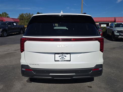 Used 2025 Kia Carnival SX Prestige image 5