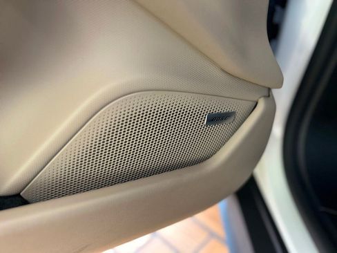 Used 2024 Porsche Taycan image 18