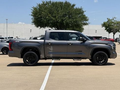 Used 2022 Toyota Tundra SR5 AWD/4WD image 3