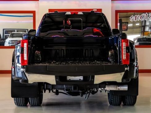 Used 2023 Ford F350 Lariat w/ Lariat Ultimate Package AWD/4WD image 9