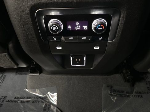 Used 2024 GMC Yukon AT4 w/ Technology Package image 33