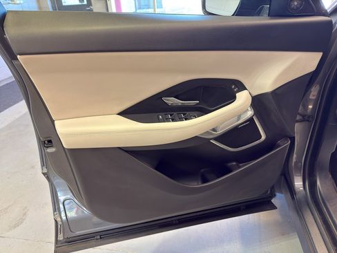 Used 2019 Jaguar E-PACE R-Dynamic S image 14