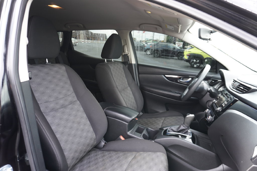 Used 2017 Nissan Rogue Sport SV AWD/4WD image 29