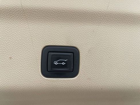 Used 2022 Cadillac Escalade Premium Luxury image 7