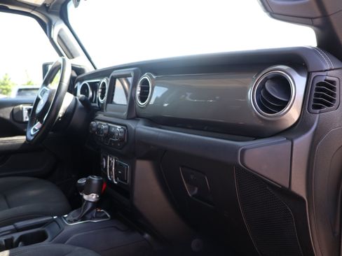 Used 2019 Jeep Wrangler Unlimited Sahara AWD/4WD image 10