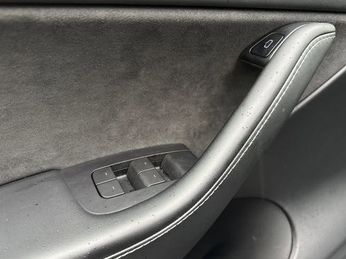 Used 2022 Tesla Model Y Long Range image 8