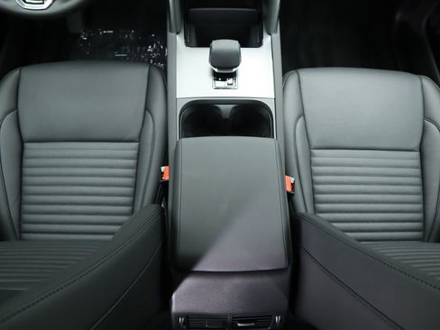 Used 2025 Land Rover Discovery Sport S image 17