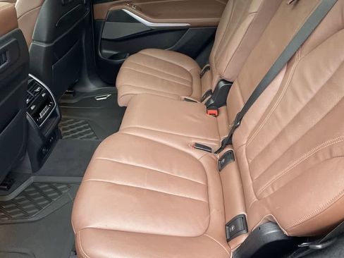 Used 2022 BMW X7 M50i image 23