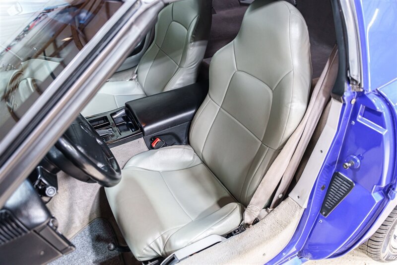 Used 1995 Chevrolet Corvette Coupe RWD image 11