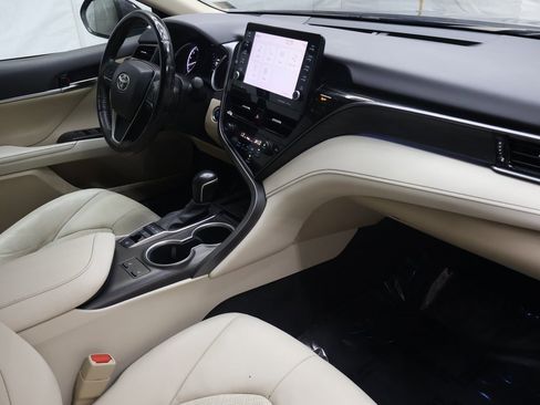 Used 2021 Toyota Camry XLE image 11