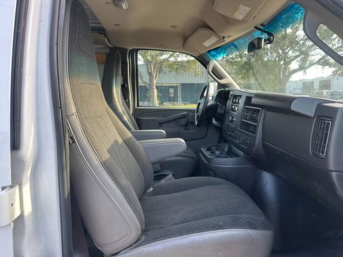 Used 2022 Chevrolet Express 2500 RWD 2500 135 w/ Driver Convenience Package image 12