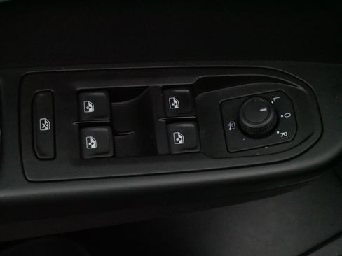 Certified 2022 Volkswagen Taos SEL image 19