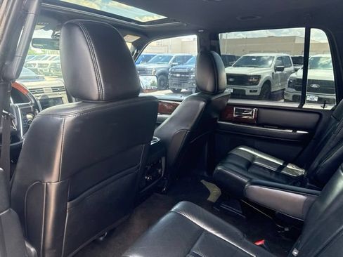 Used 2015 Lincoln Navigator L 4WD image 24