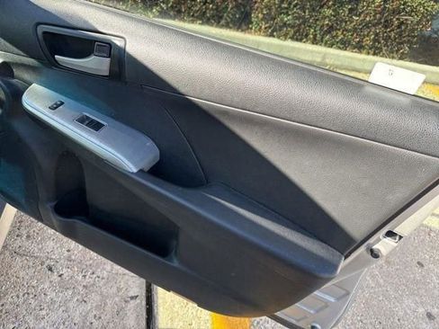 Used 2013 Toyota Camry SE image 30