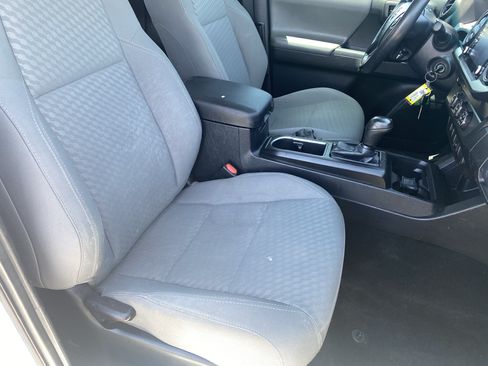 Used 2021 Toyota Tacoma SR RWD image 10