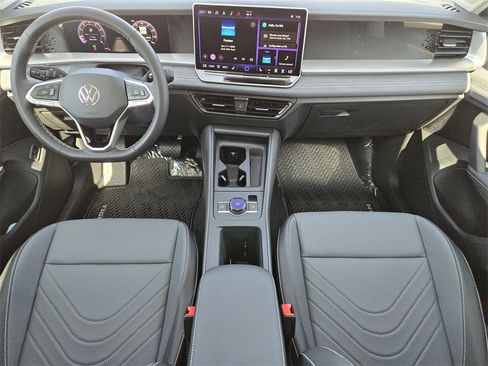New 2025 Volkswagen Tiguan SE image 22
