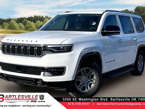 Used 2023 Jeep Wagoneer 4WD w/ HD Trailer Tow Package image 1