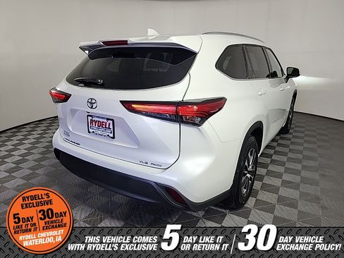 Used 2022 Toyota Highlander XLE image 10