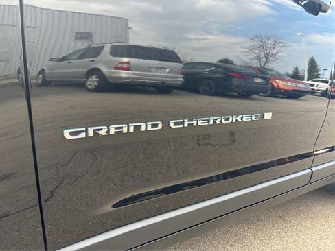 Used 2022 Jeep Grand Cherokee Limited 4xe w/ Luxury Tech Group II AWD/4WD image 15