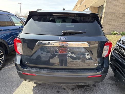 Used 2023 Ford Explorer XLT AWD/4WD image 5