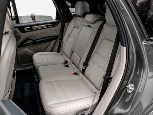 Used 2019 Porsche Cayenne image 33