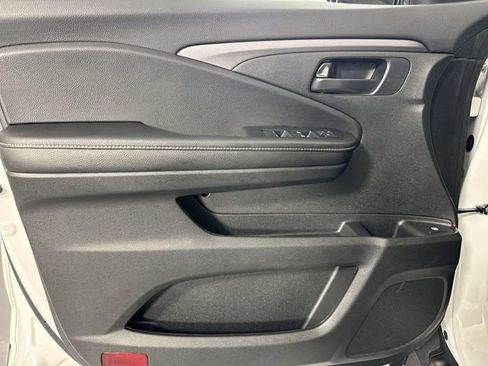 Certified 2025 Honda Ridgeline Sport image 21