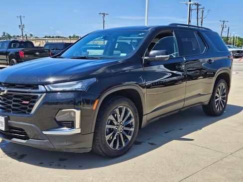 Used 2022 Chevrolet Traverse RS w/ LPO, Floor Liner Package FWD image 2