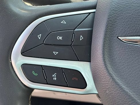 Used 2024 Chrysler Pacifica Touring-L FWD image 39