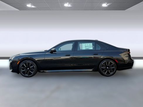 Used 2026 BMW 740i RWD image 2