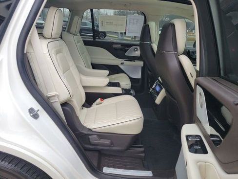 Certified 2024 Lincoln Aviator Black Label w/ Jet Package image 10