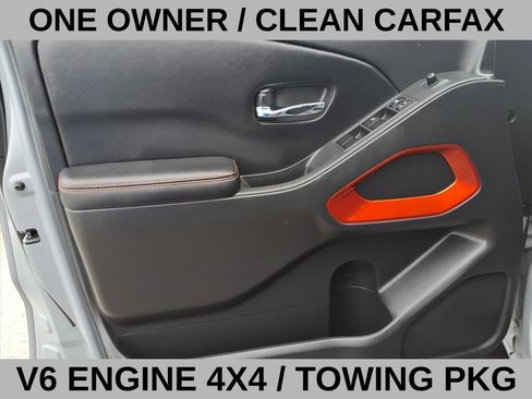 Used 2025 Nissan Frontier PRO-4X image 11