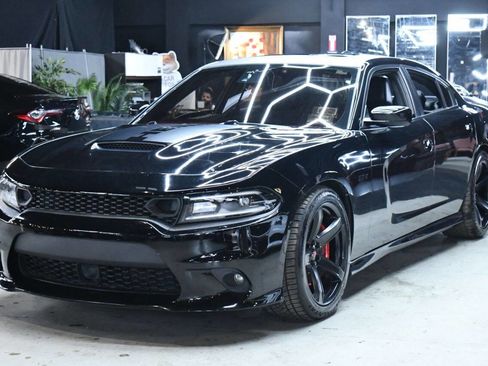 Used 2017 Dodge Charger R/T image 10