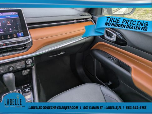 Used 2024 Jeep Compass Limited w/ Elite Group AWD/4WD image 14