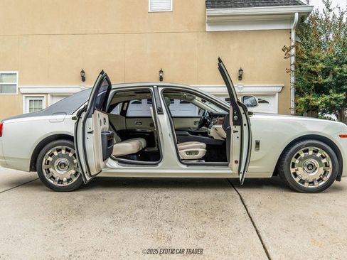Used 2015 Rolls-Royce Ghost image 15