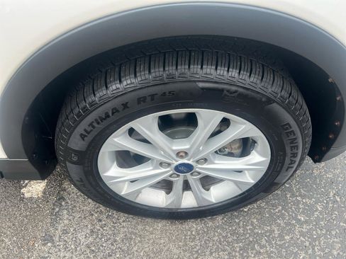 Used 2017 Ford Escape SE w/ Equipment Group 201A AWD/4WD image 24