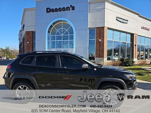 Used 2019 Jeep Cherokee Trailhawk w/ Comfort/Convenience Group image 1