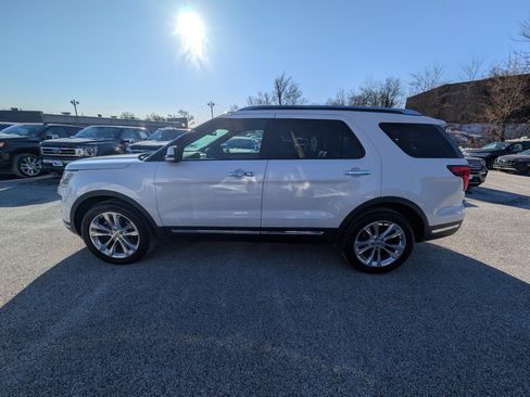 Certified 2019 Ford Explorer Limited w/ Ford Safe & Smart Package image 3