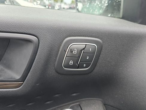 Used 2020 Ford Escape Titanium image 20