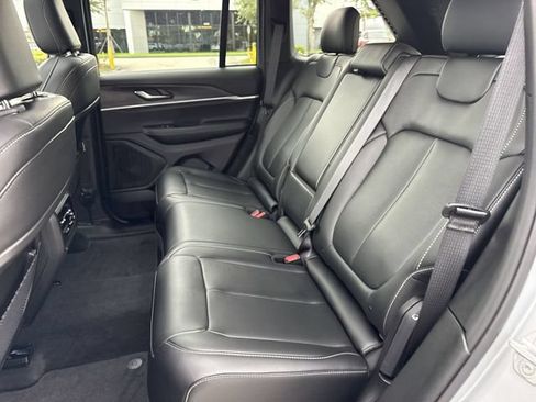 Used 2025 Jeep Grand Cherokee Limited RWD image 23