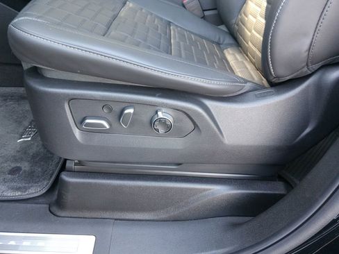 Used 2025 Cadillac Escalade Sport Platinum w/ LPO, ONYX Package image 11