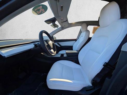Used 2021 Tesla Model Y Long Range image 16